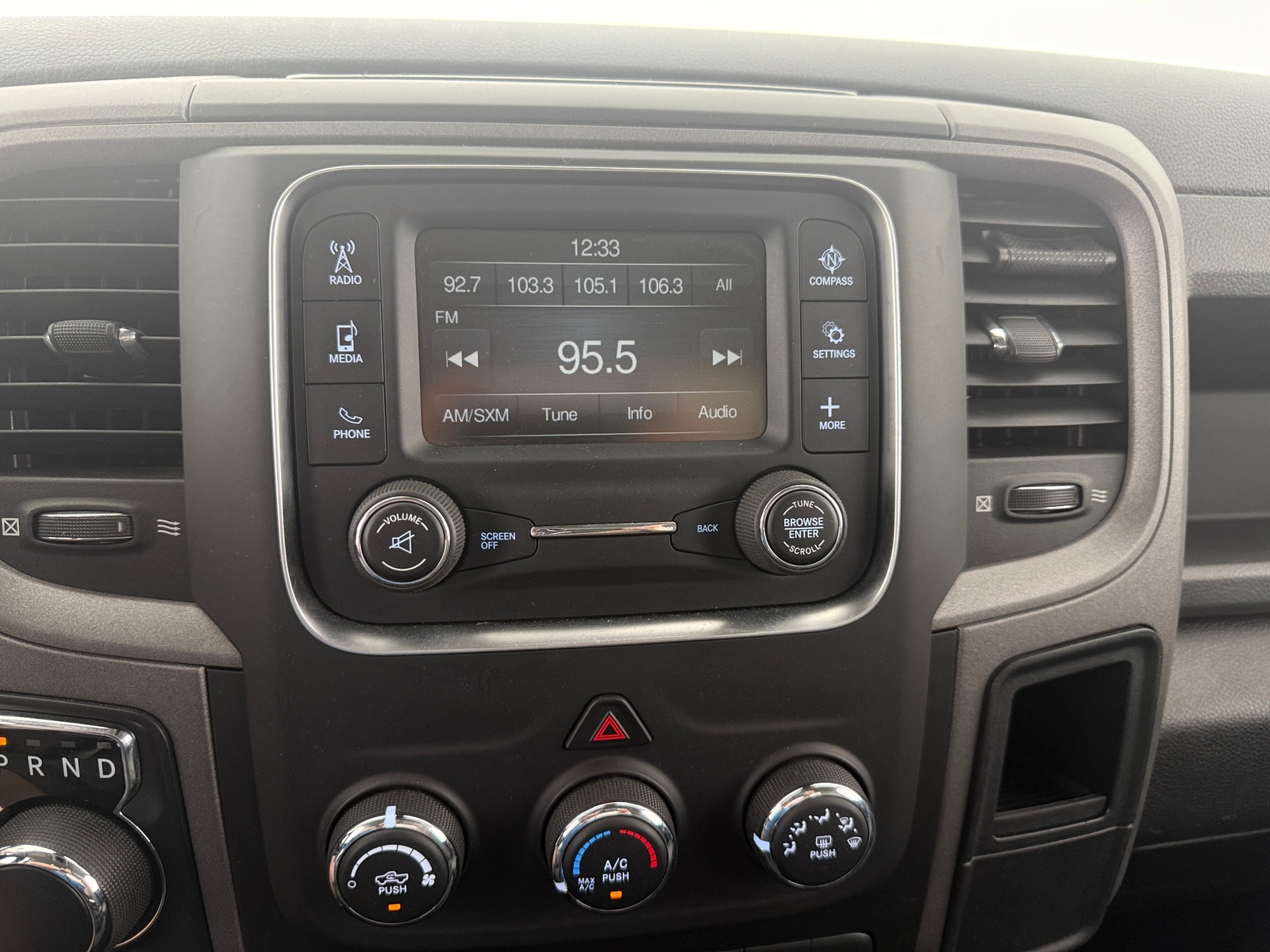 Thumbnail: 2019 RAM 1500 Classic - 4