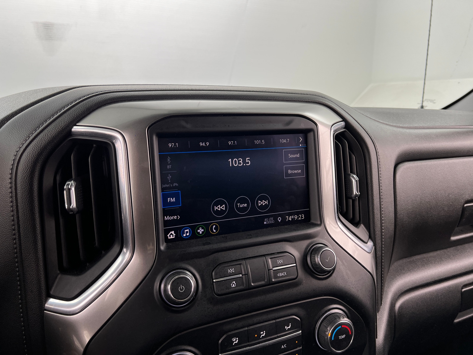 Thumbnail: 2020 Chevrolet Silverado 1500 - 4