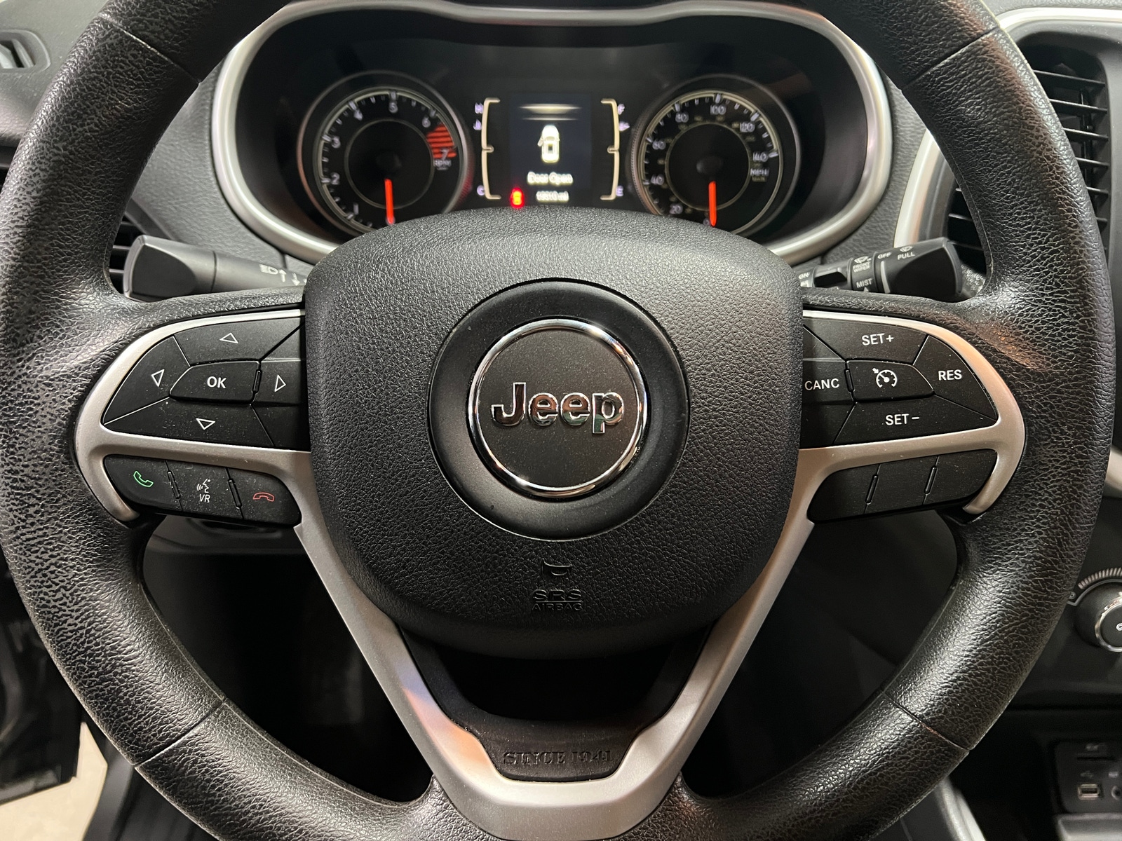 Thumbnail: 2016 Jeep Cherokee - 5