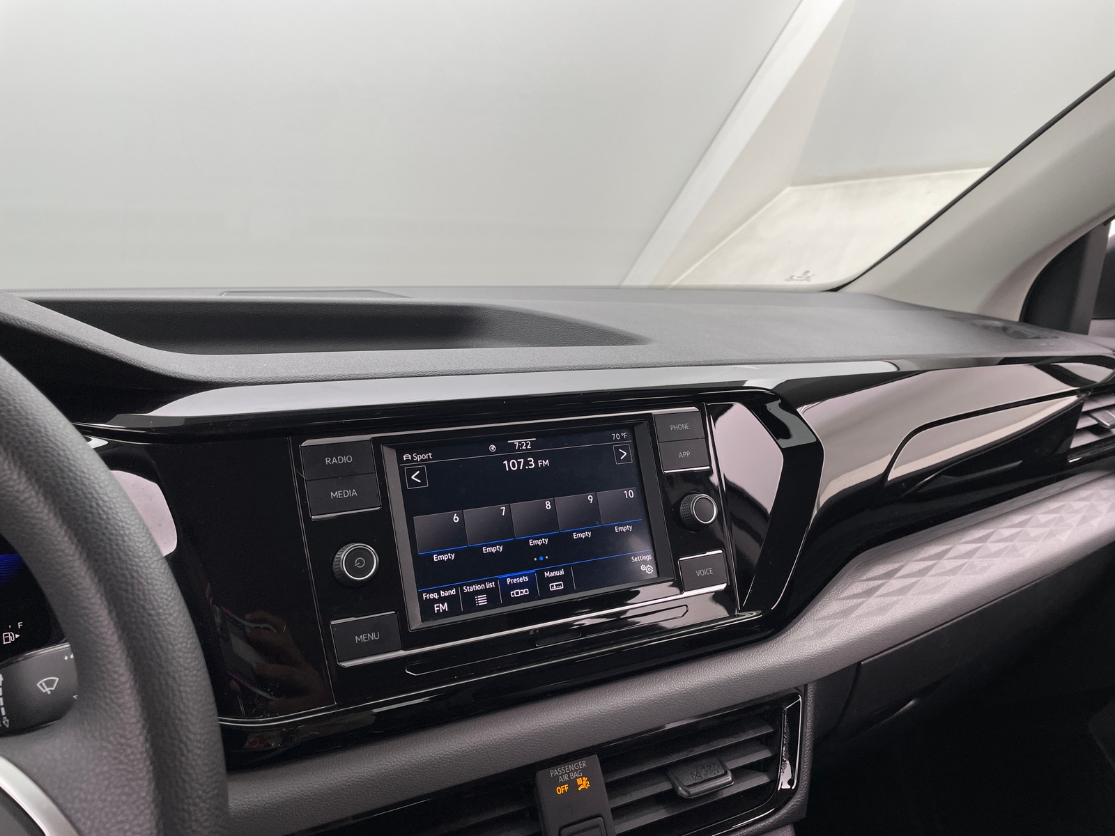 Thumbnail: 2022 Volkswagen Taos - 4