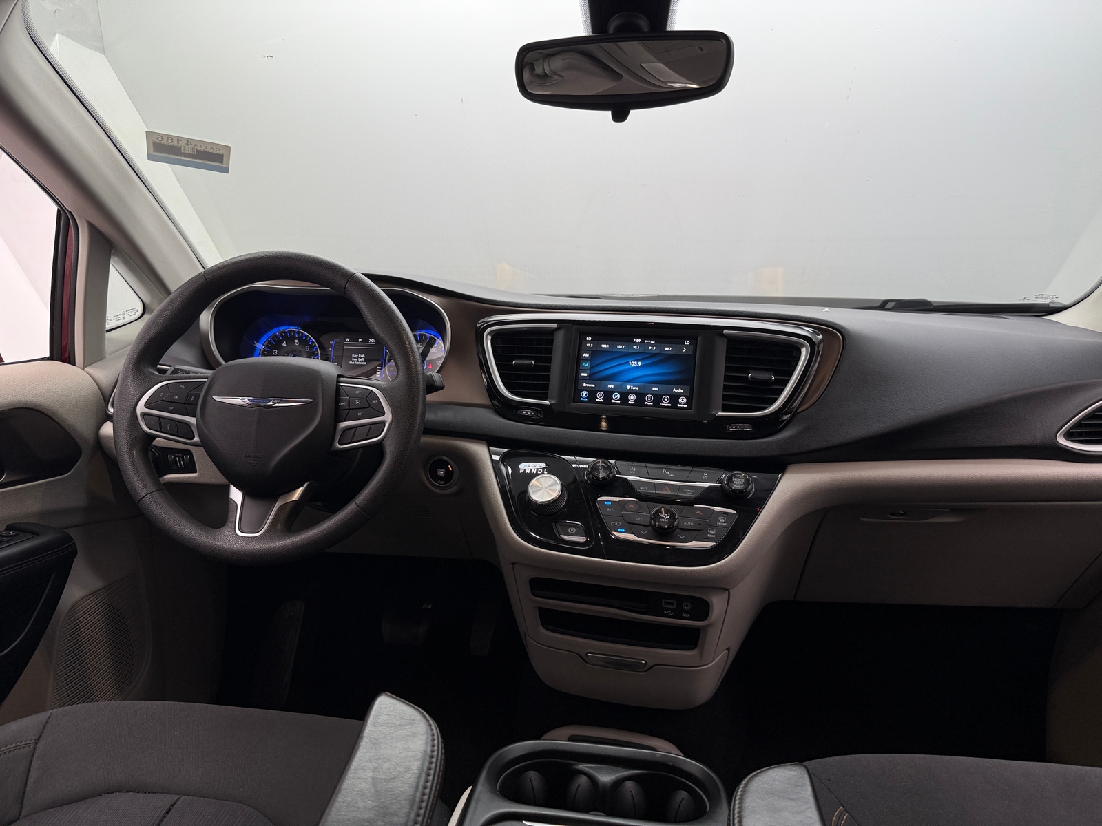 Thumbnail: 2018 Chrysler Pacifica - 3
