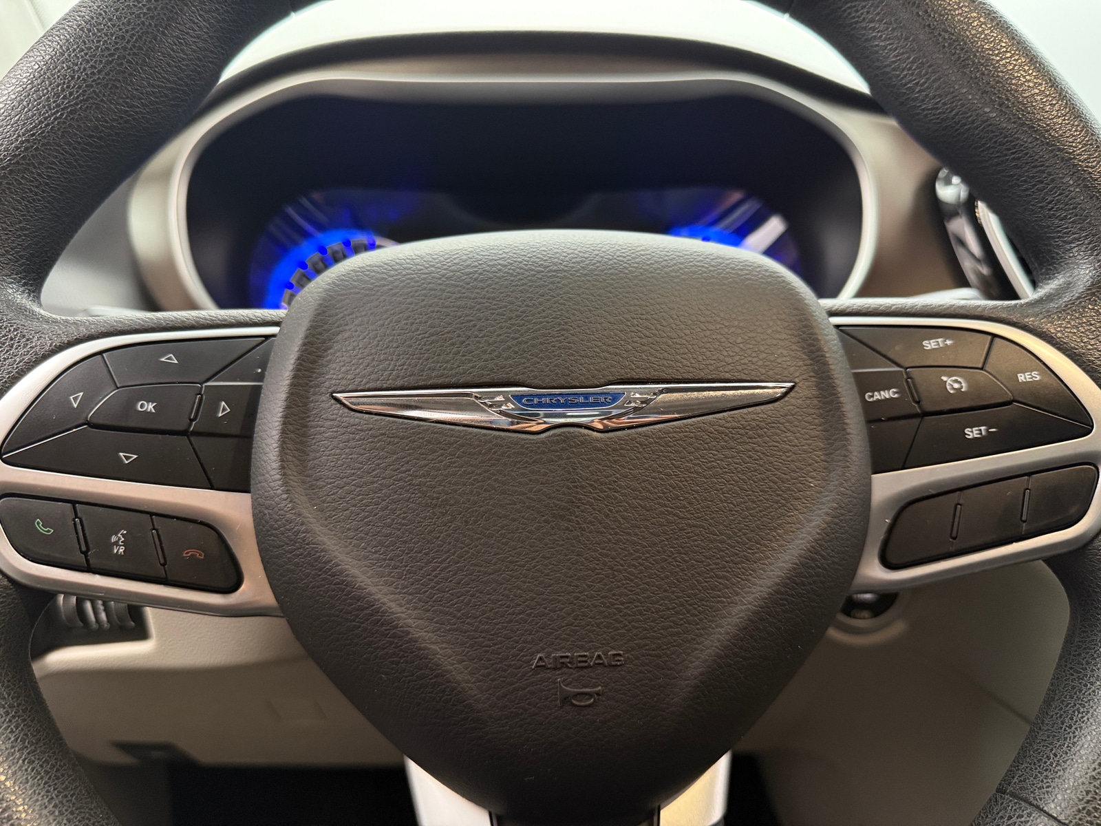 Thumbnail: 2018 Chrysler Pacifica - 5