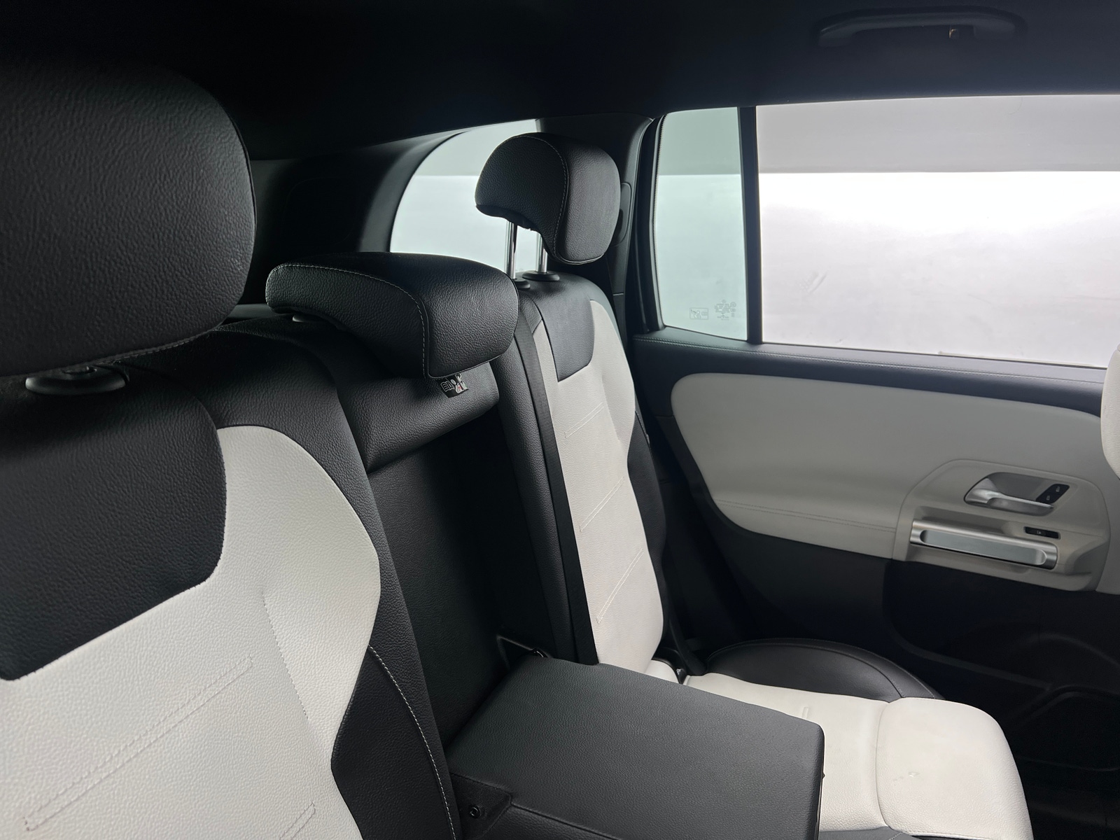 Thumbnail: 2021 Mercedes-Benz GLB - 5