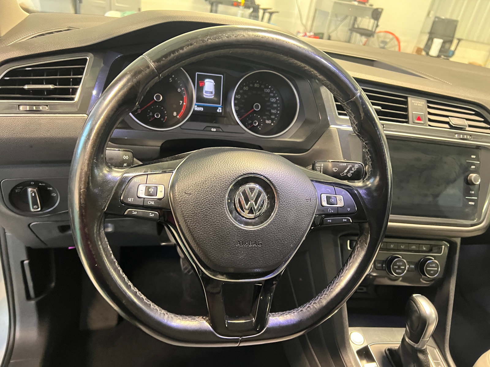 Thumbnail: 2018 Volkswagen Tiguan - 4