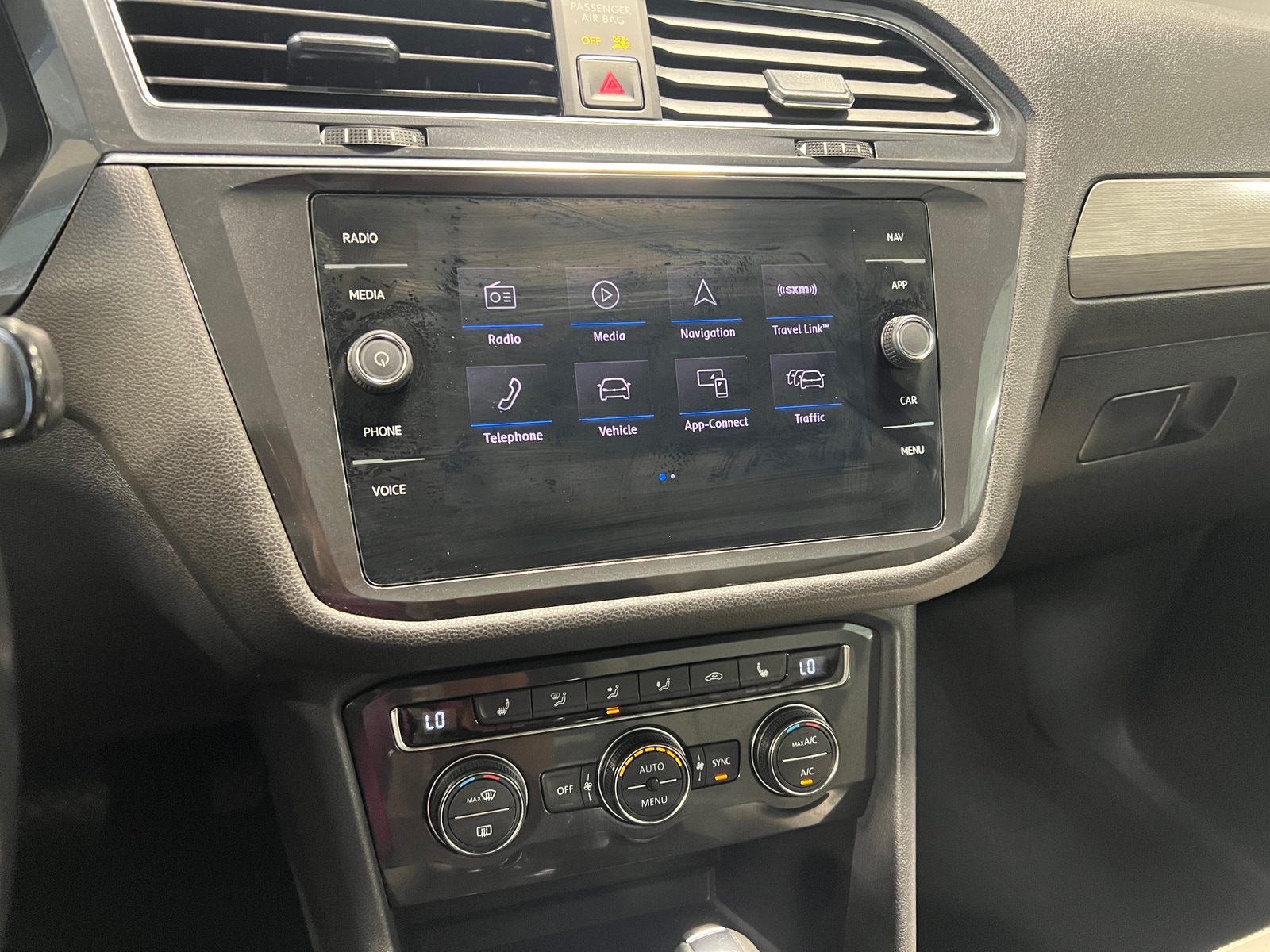 Thumbnail: 2018 Volkswagen Tiguan - 3