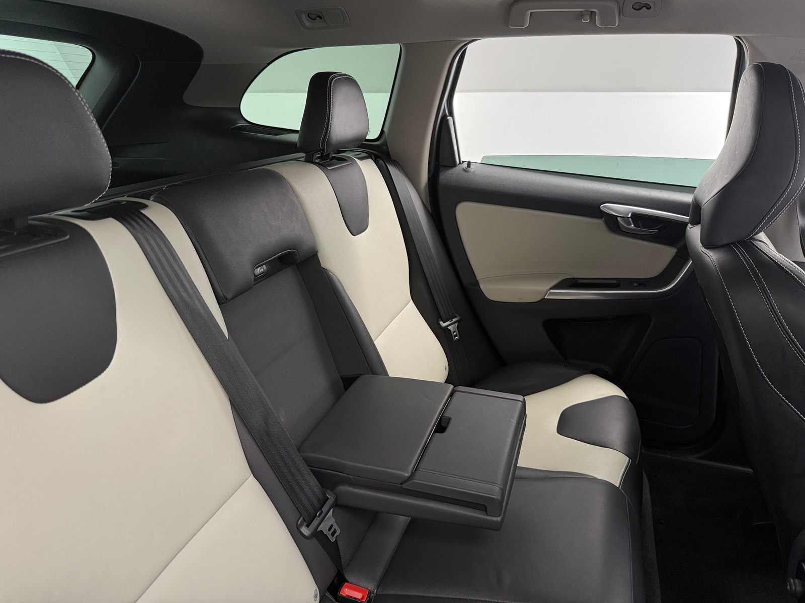 Thumbnail: 2017 Volvo XC60 - 5