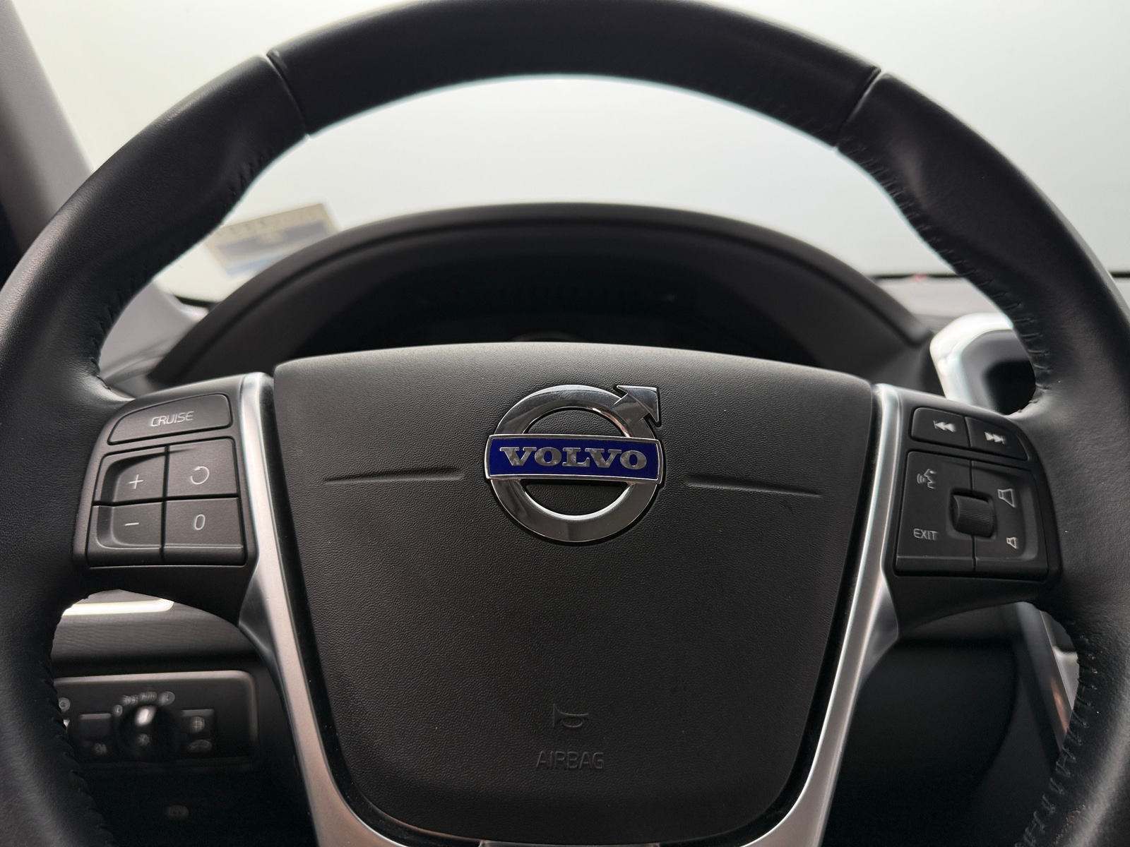 Thumbnail: 2017 Volvo XC60 - 4