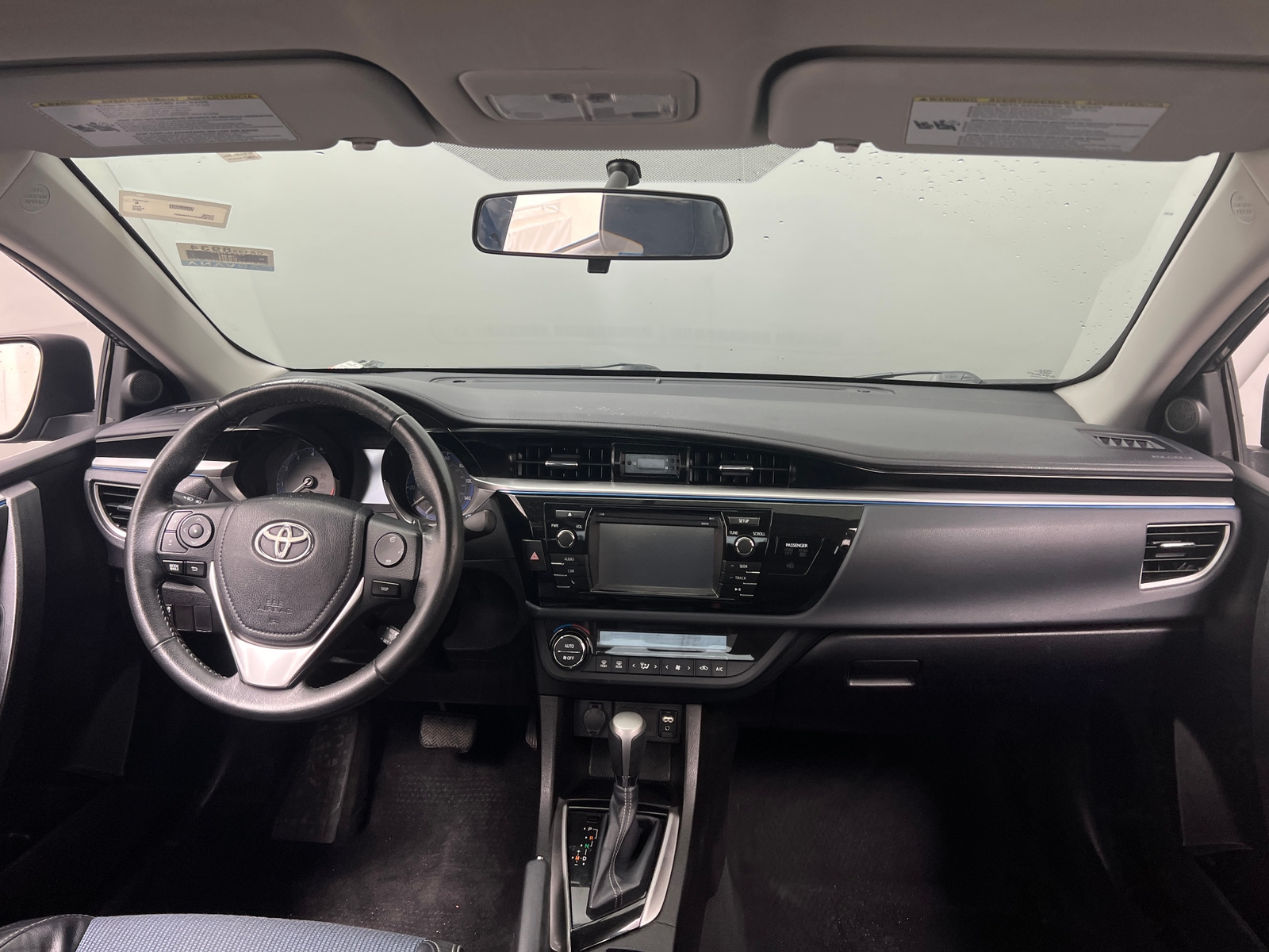 Thumbnail: 2015 Toyota Corolla - 3