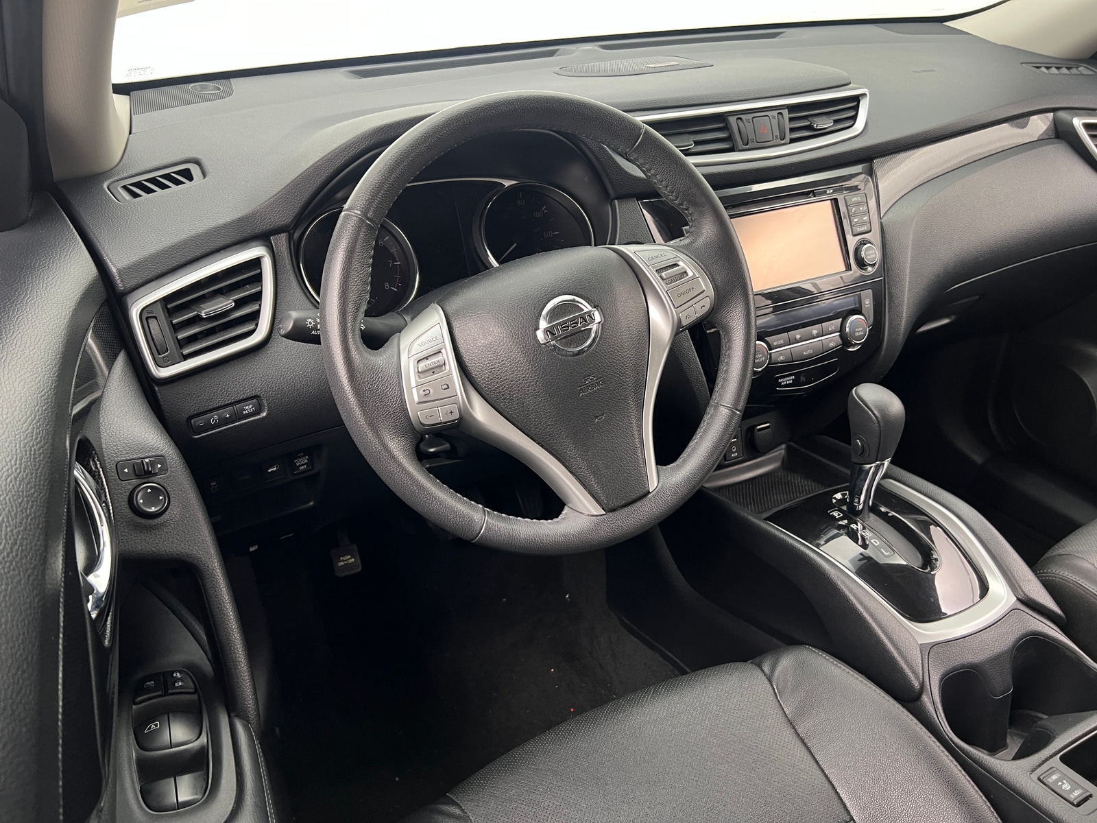 Thumbnail: 2016 Nissan Rogue - 4