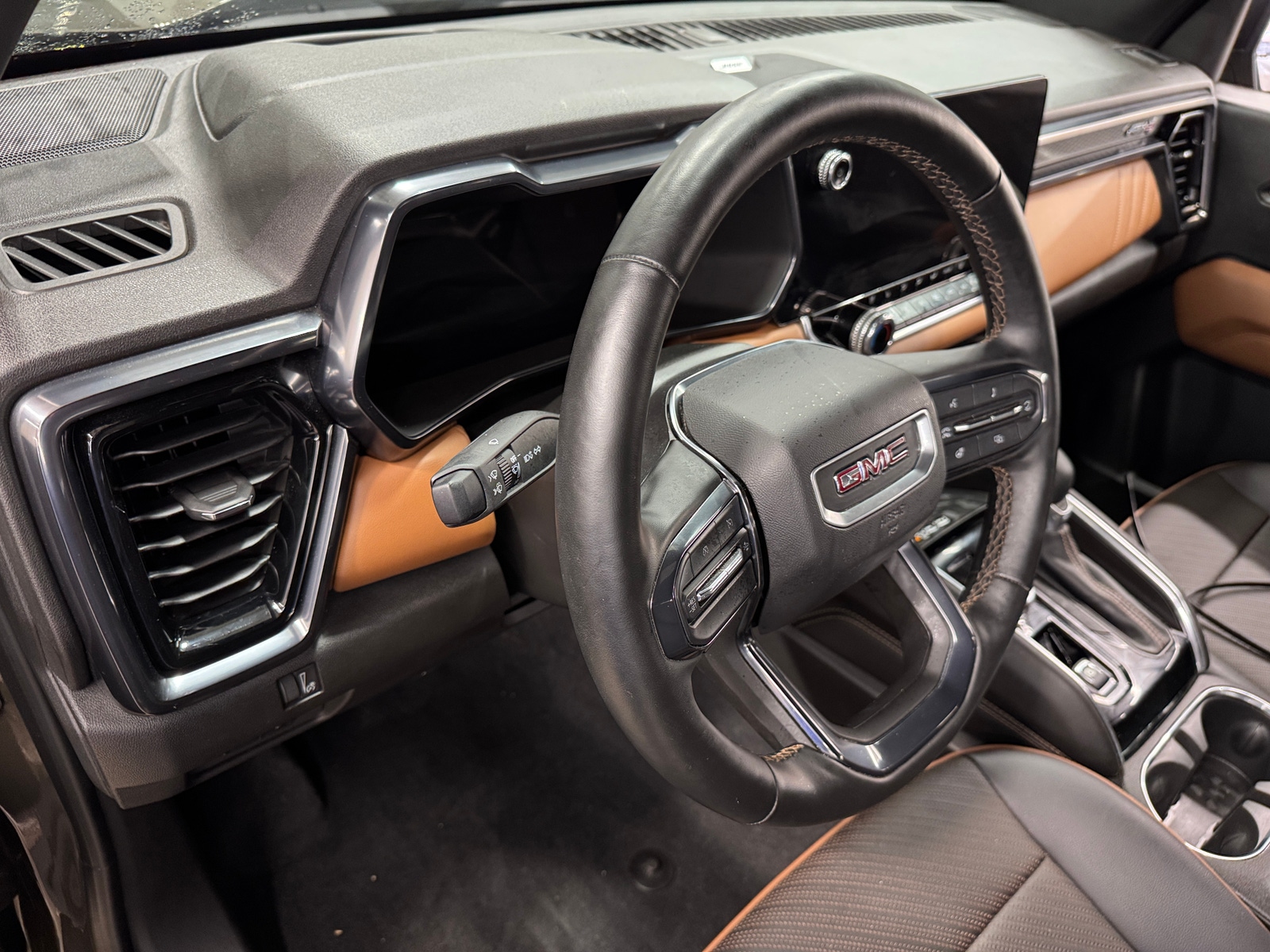 Thumbnail: 2024 GMC Canyon - 3