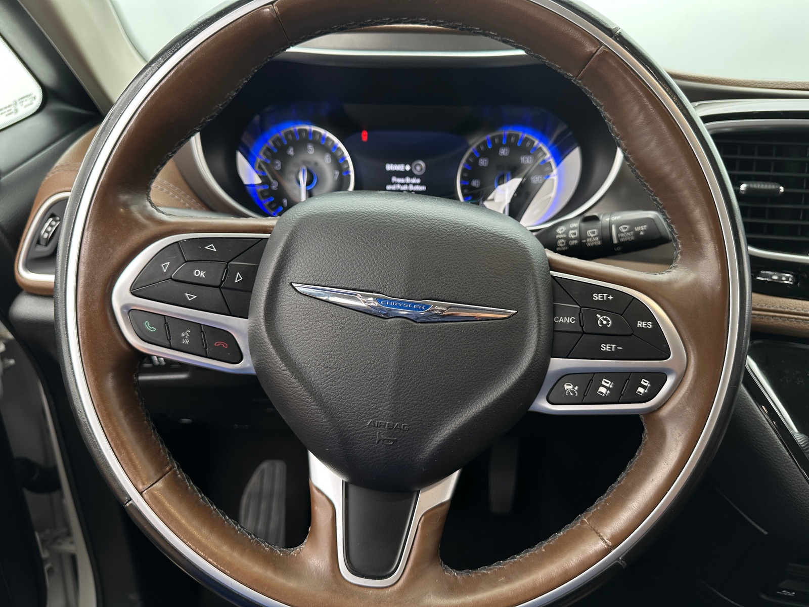 Thumbnail: 2017 Chrysler Pacifica - 4