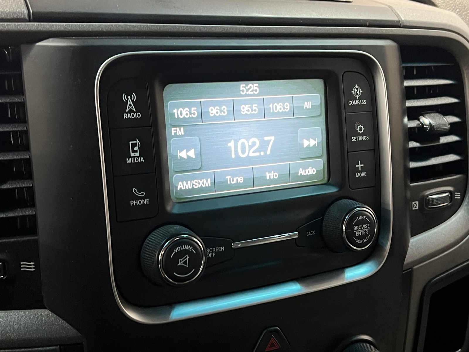 Thumbnail: 2020 RAM 1500 Classic - 4