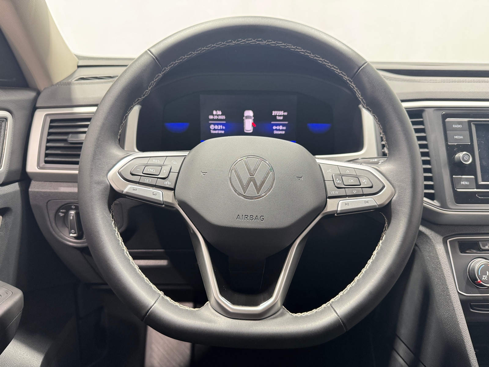 Thumbnail: 2023 Volkswagen Atlas - 4