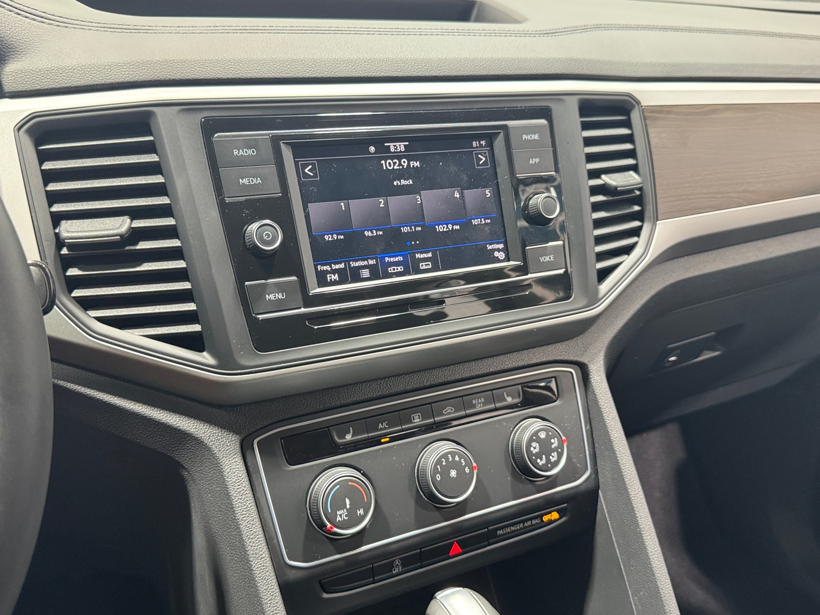 Thumbnail: 2023 Volkswagen Atlas - 3