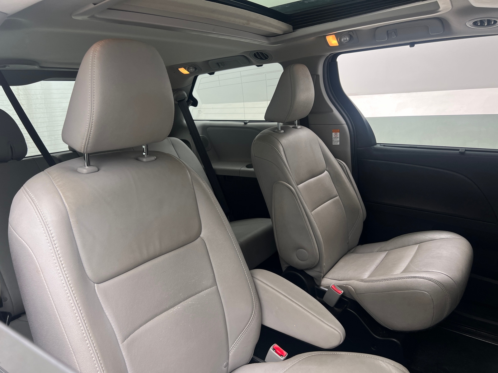 Thumbnail: 2015 Toyota Sienna - 6