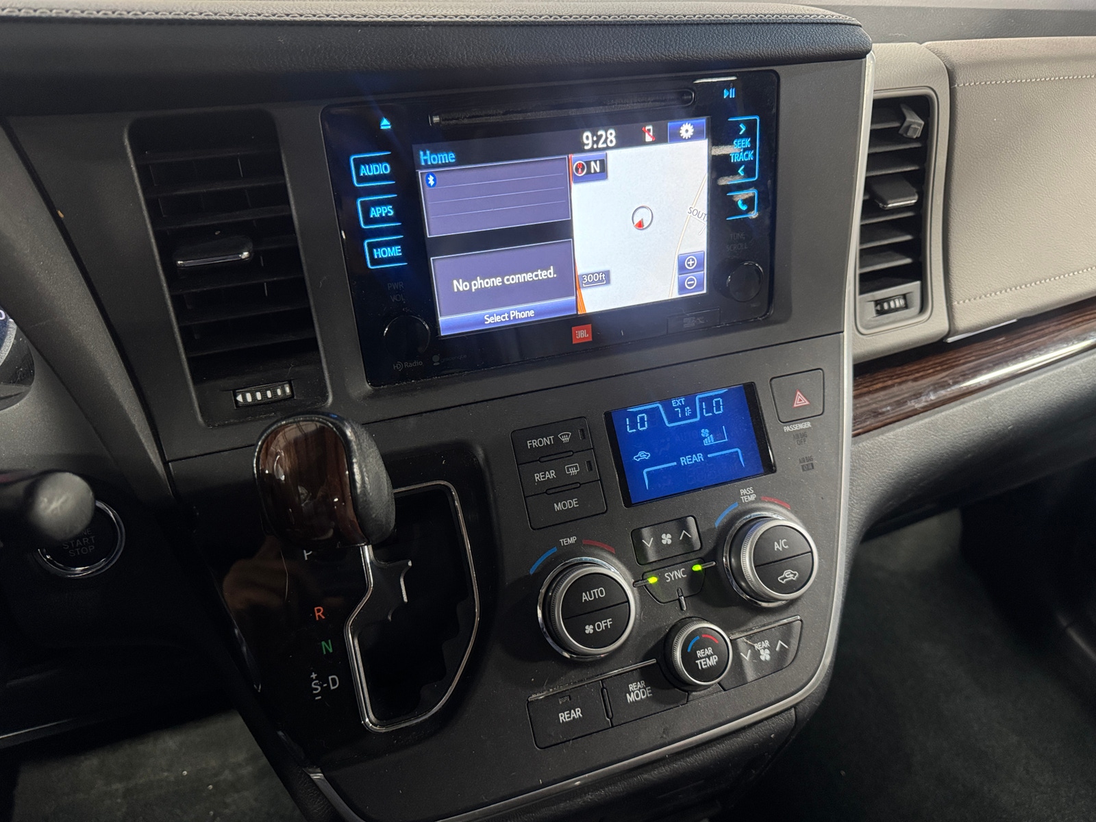 Thumbnail: 2015 Toyota Sienna - 4