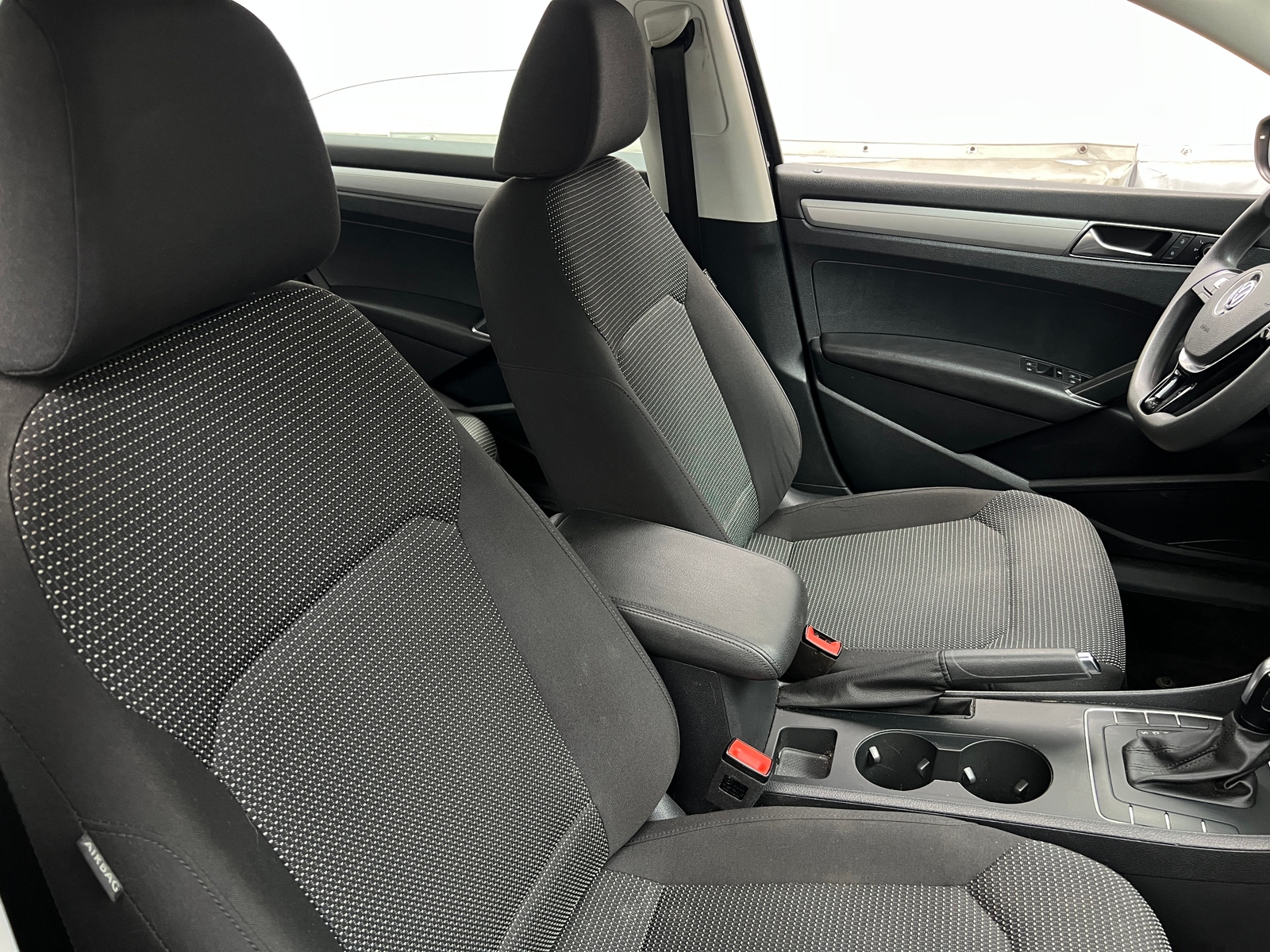 Thumbnail: 2016 Volkswagen Passat - 2