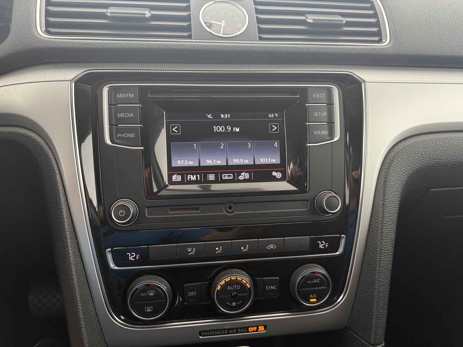 Thumbnail: 2016 Volkswagen Passat - 4
