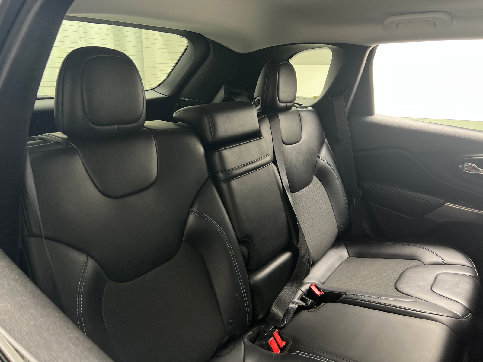 Thumbnail: 2019 Jeep Cherokee - 6