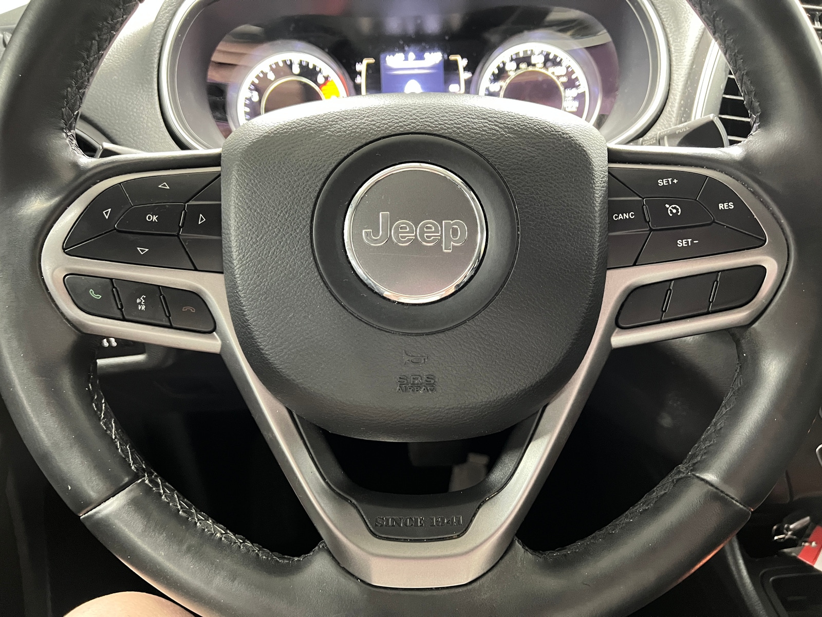Thumbnail: 2019 Jeep Cherokee - 5