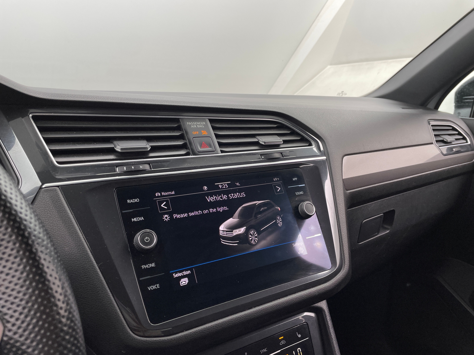 Thumbnail: 2023 Volkswagen Tiguan - 3