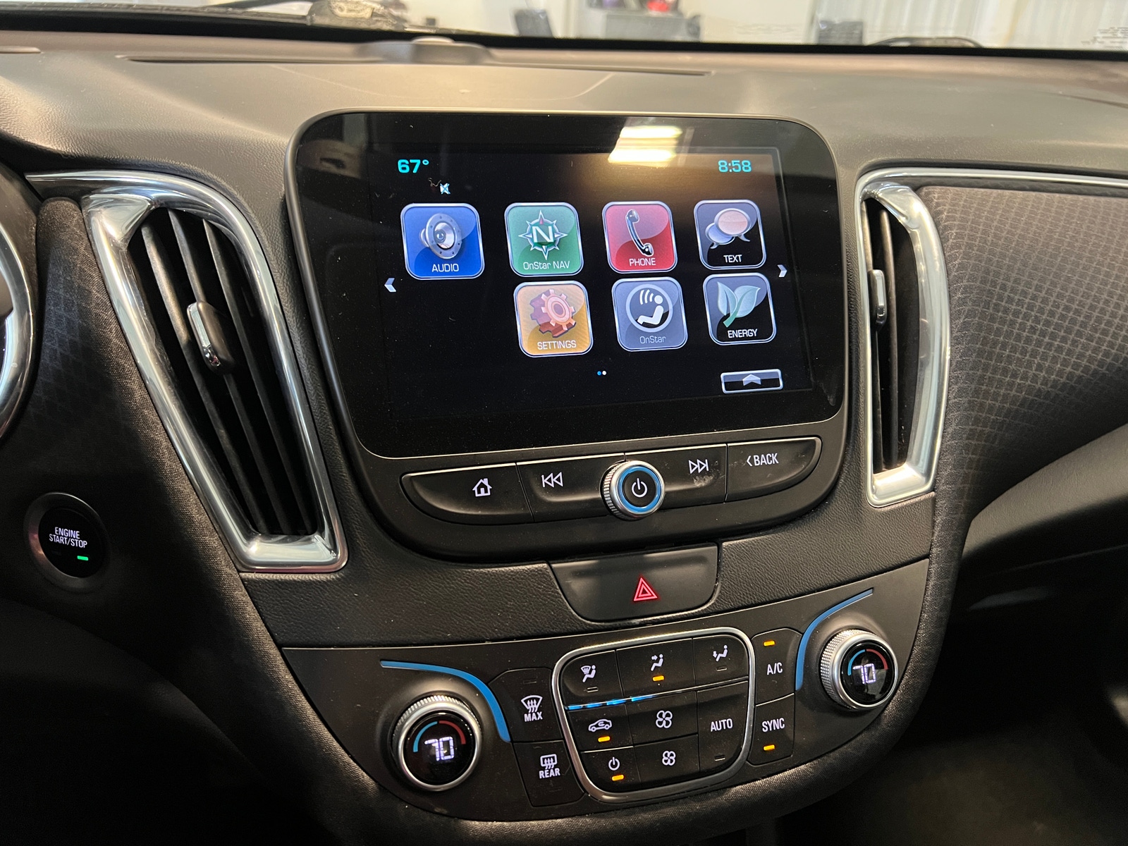 Thumbnail: 2018 Chevrolet Malibu - 4