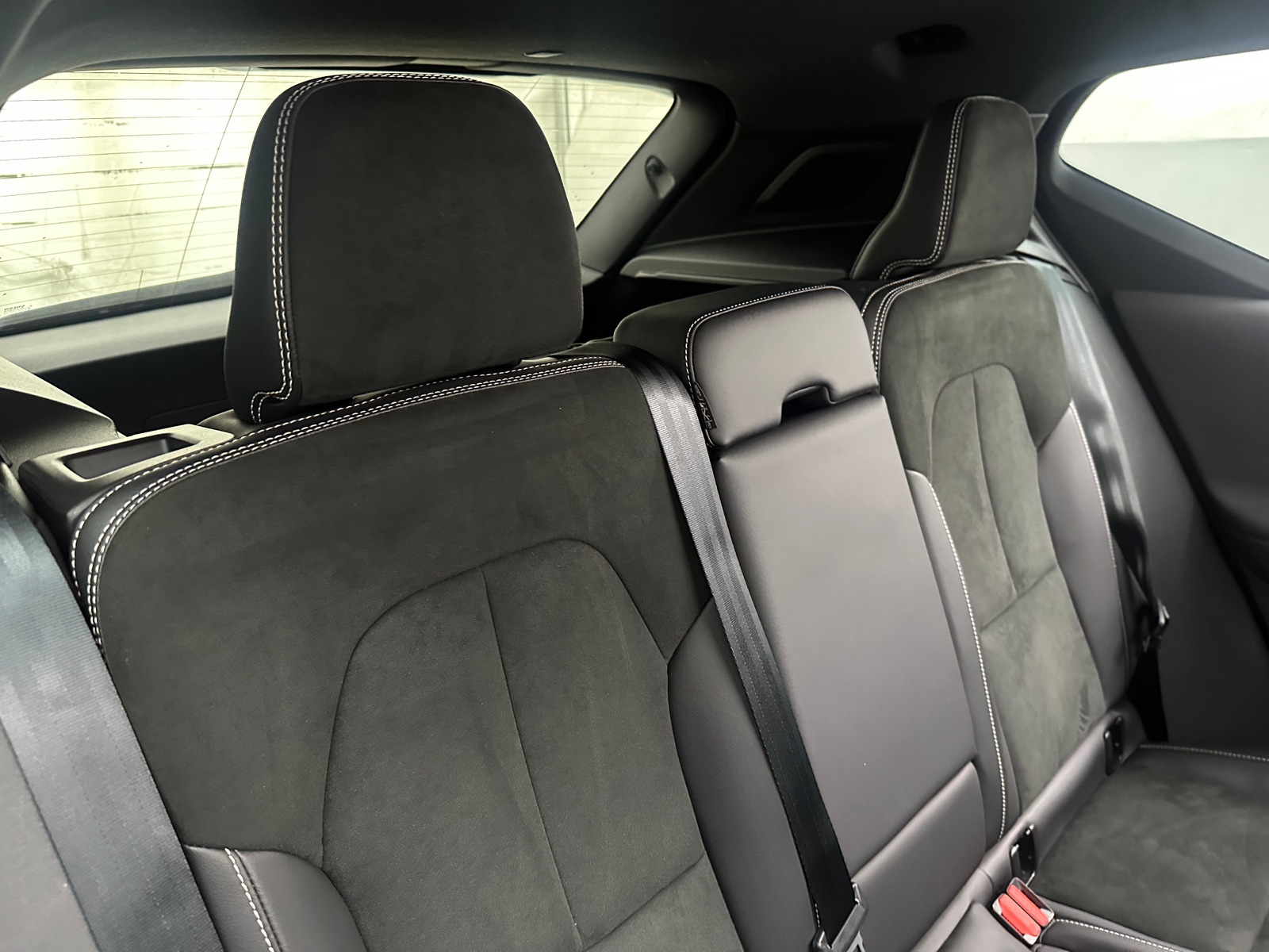 Thumbnail: 2022 Volvo XC40 - 6