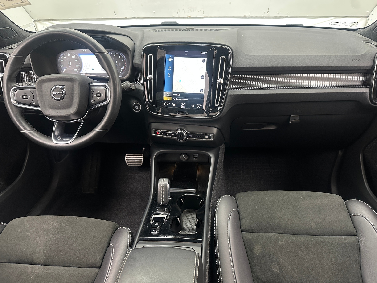 Thumbnail: 2022 Volvo XC40 - 3