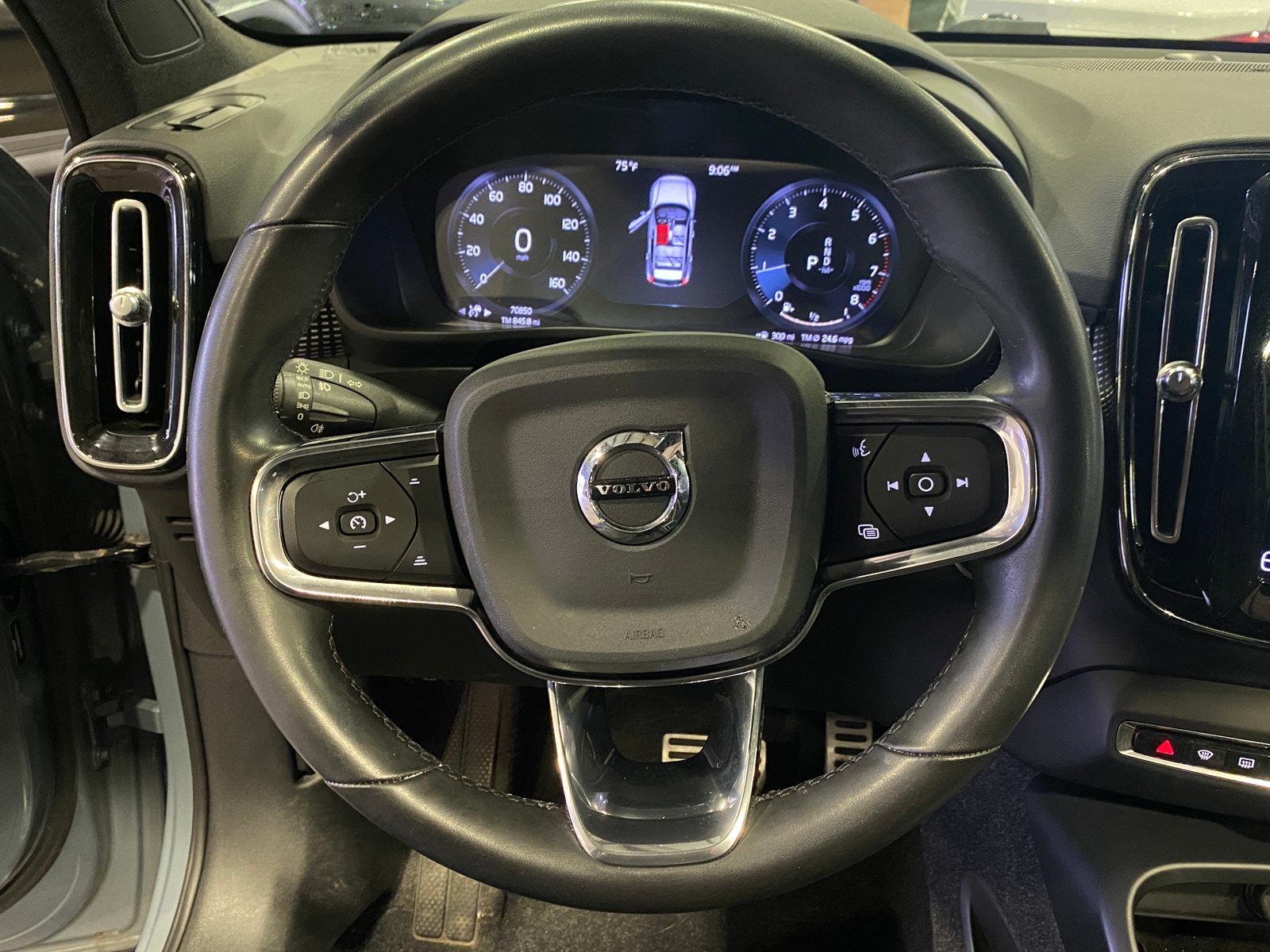 Thumbnail: 2022 Volvo XC40 - 5