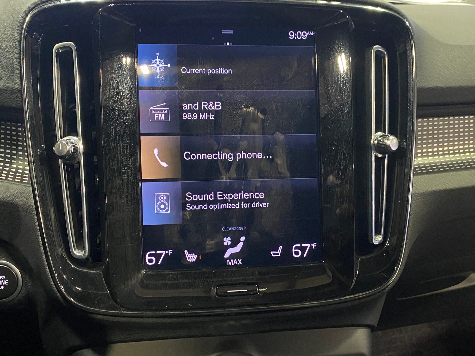 Thumbnail: 2022 Volvo XC40 - 4