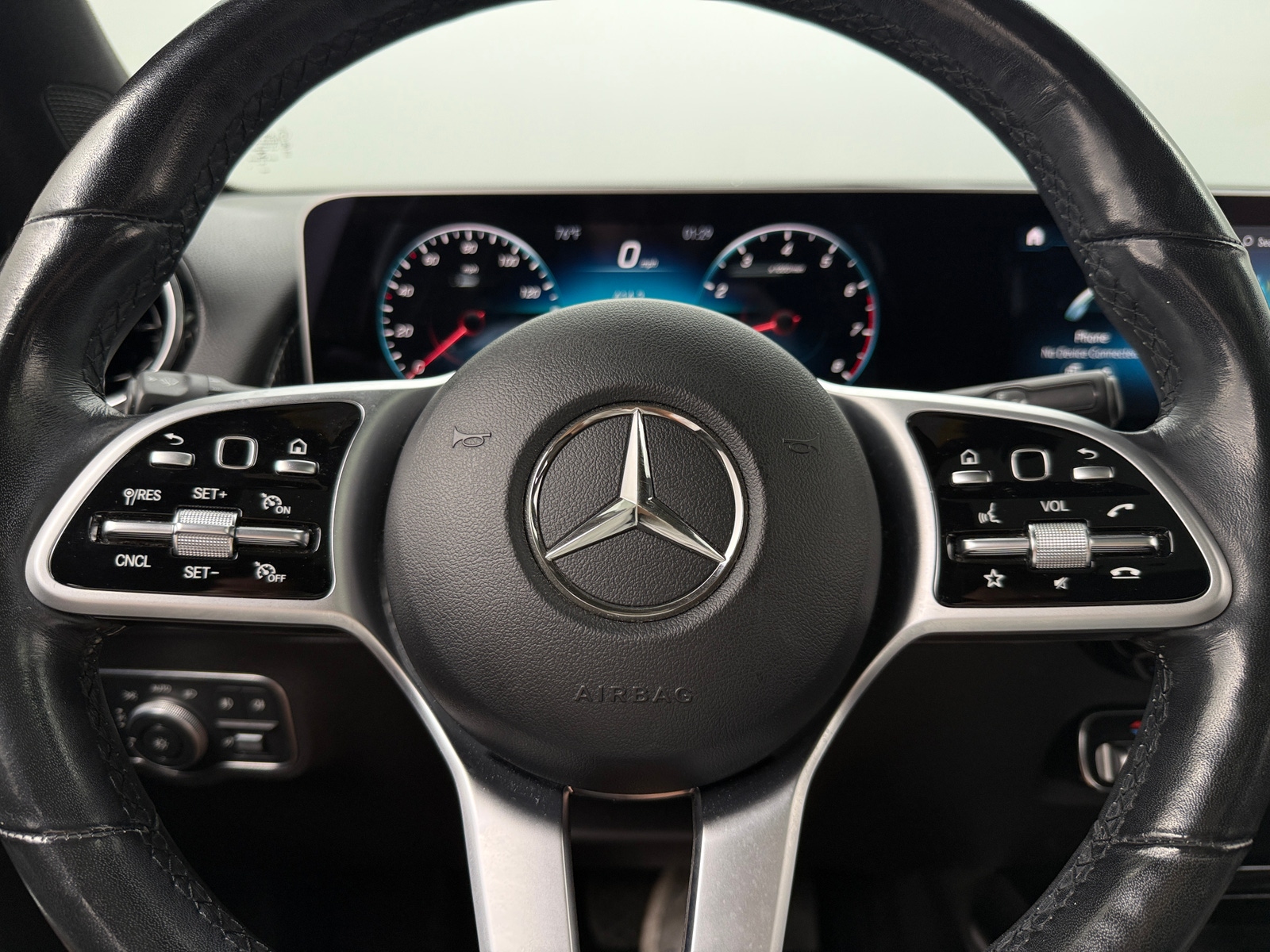 Thumbnail: 2020 Mercedes-Benz GLB - 4