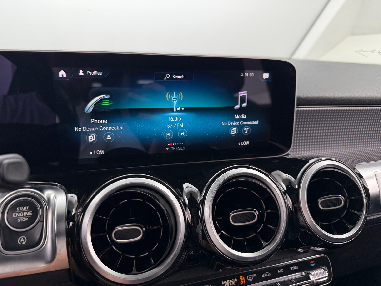 Thumbnail: 2020 Mercedes-Benz GLB - 3