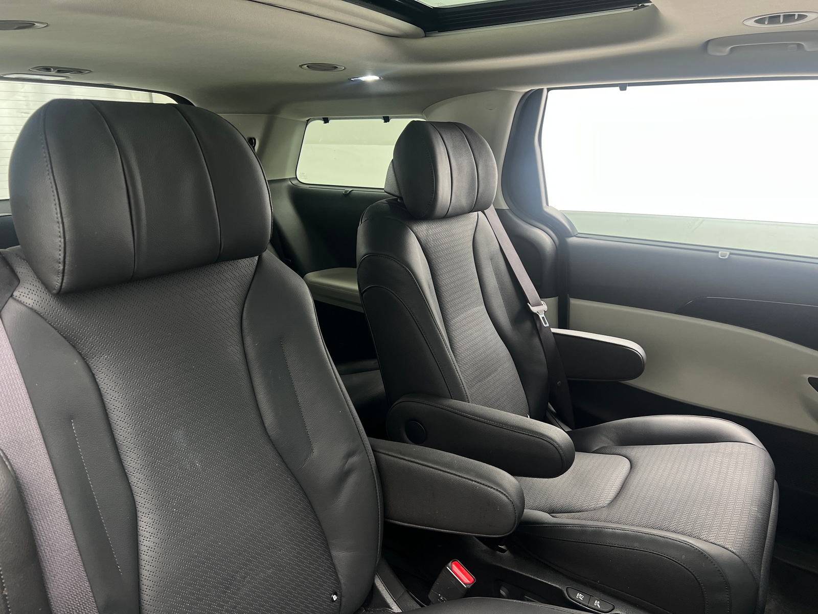 Thumbnail: 2024 Kia Carnival - 5