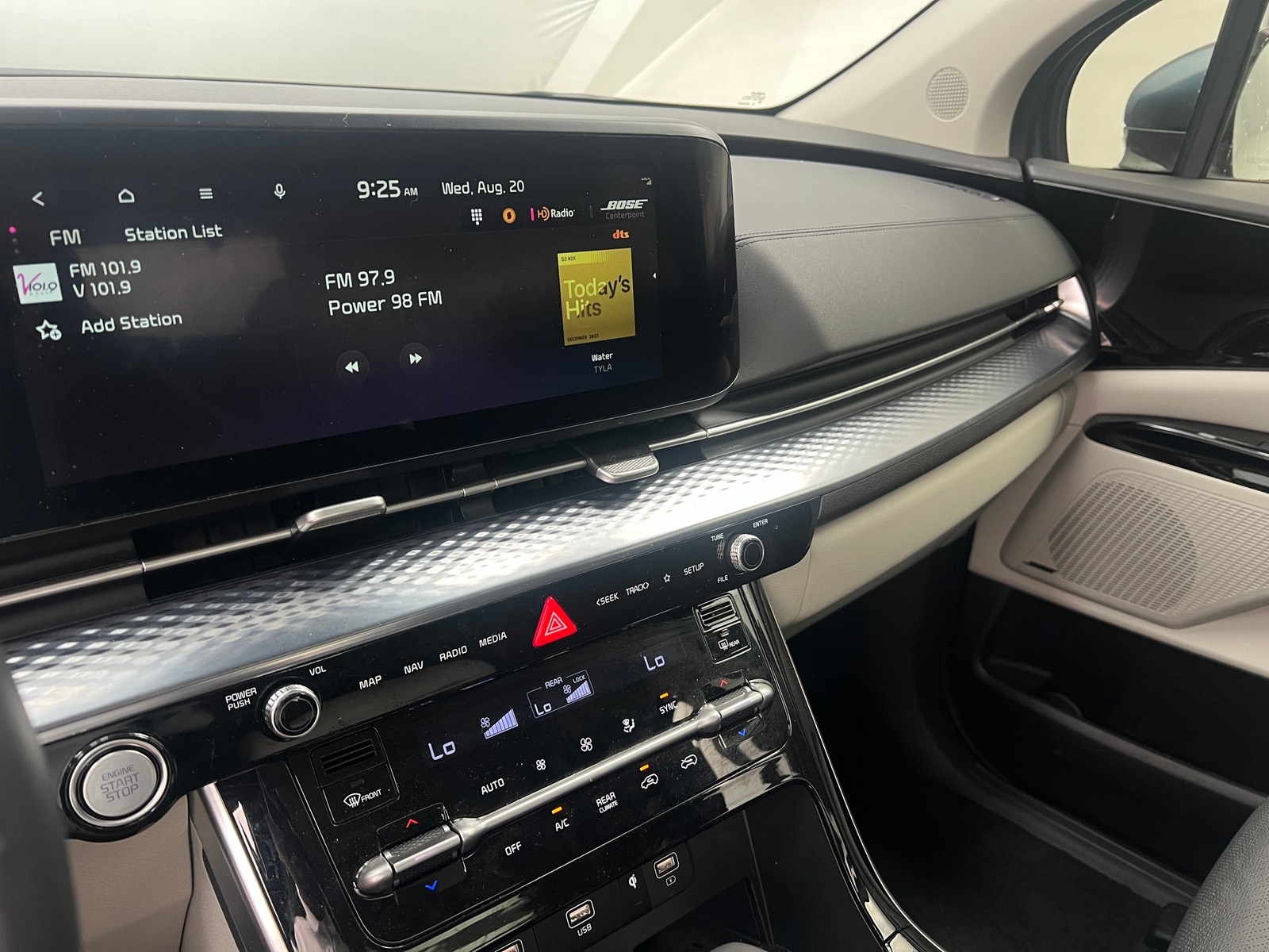 Thumbnail: 2024 Kia Carnival - 3