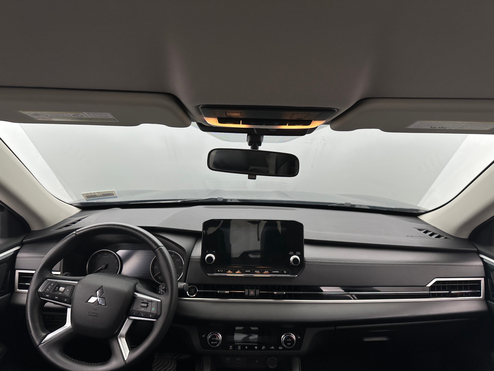 Thumbnail: 2022 Mitsubishi Outlander - 2