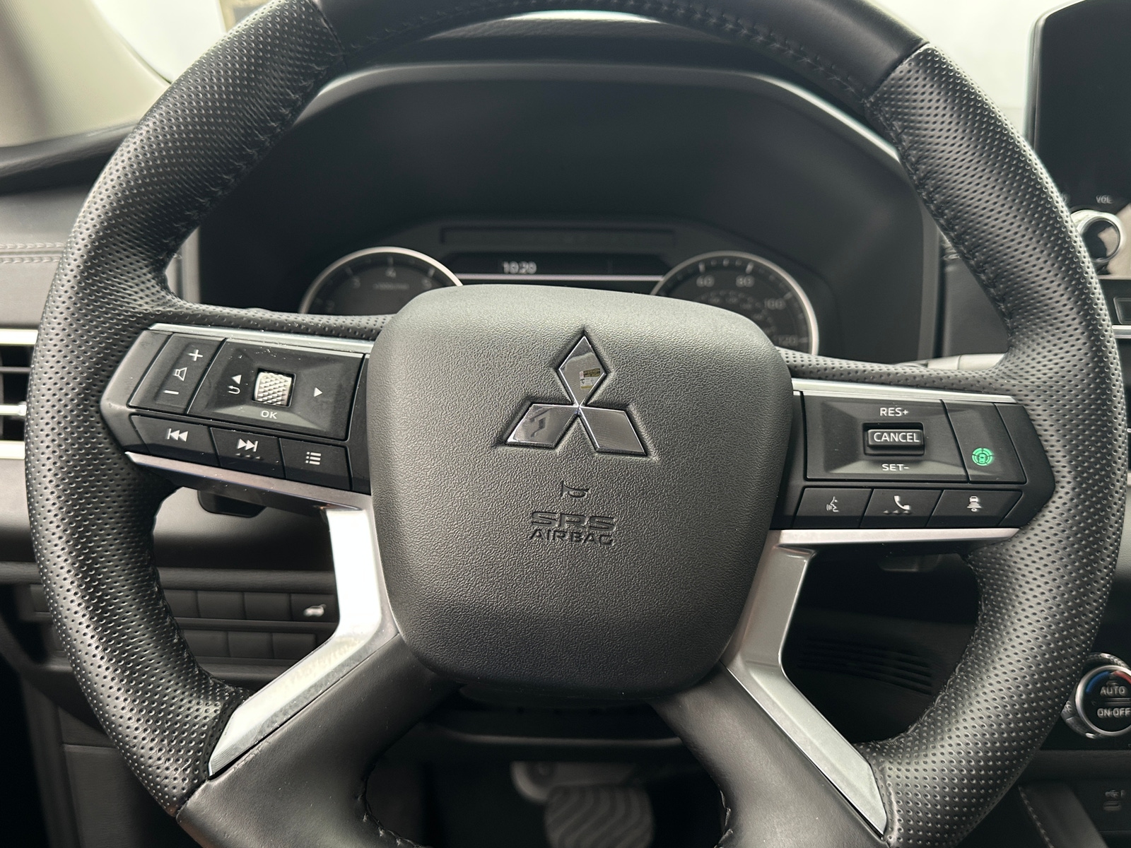 Thumbnail: 2022 Mitsubishi Outlander - 4