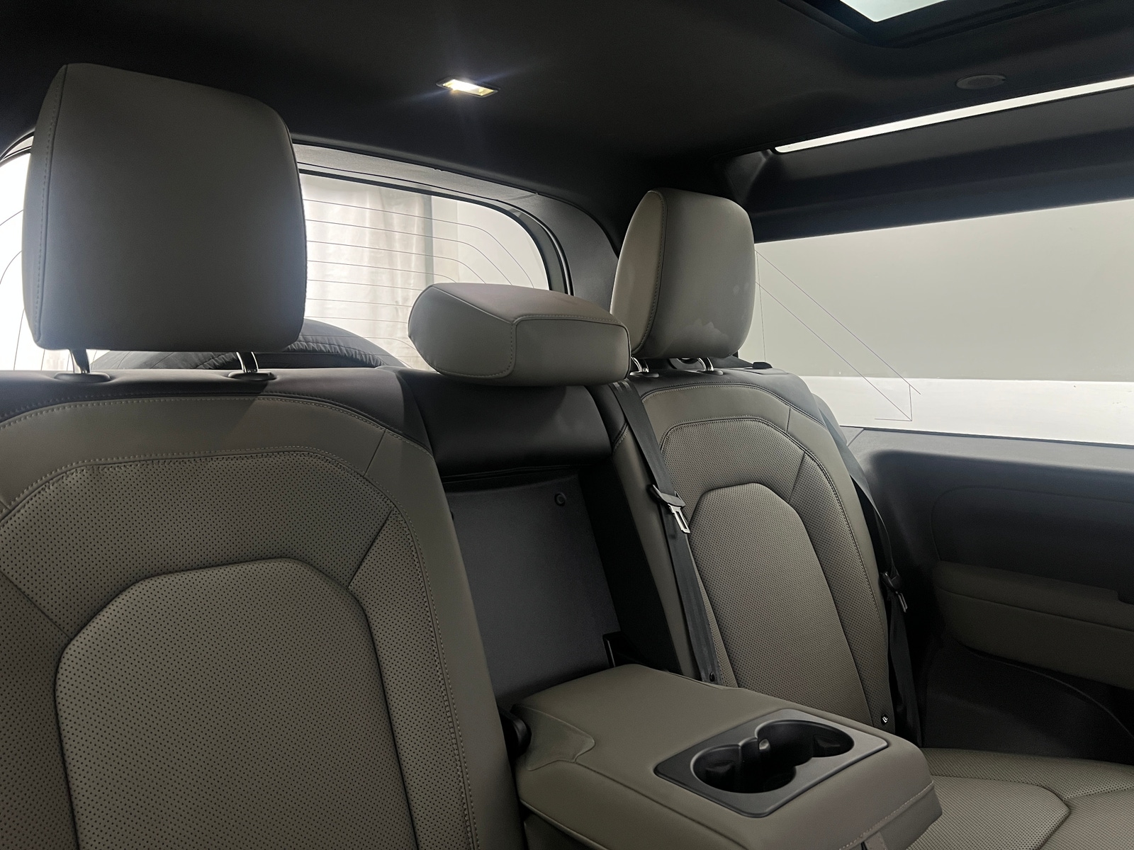 Thumbnail: 2025 Land Rover Defender - 4