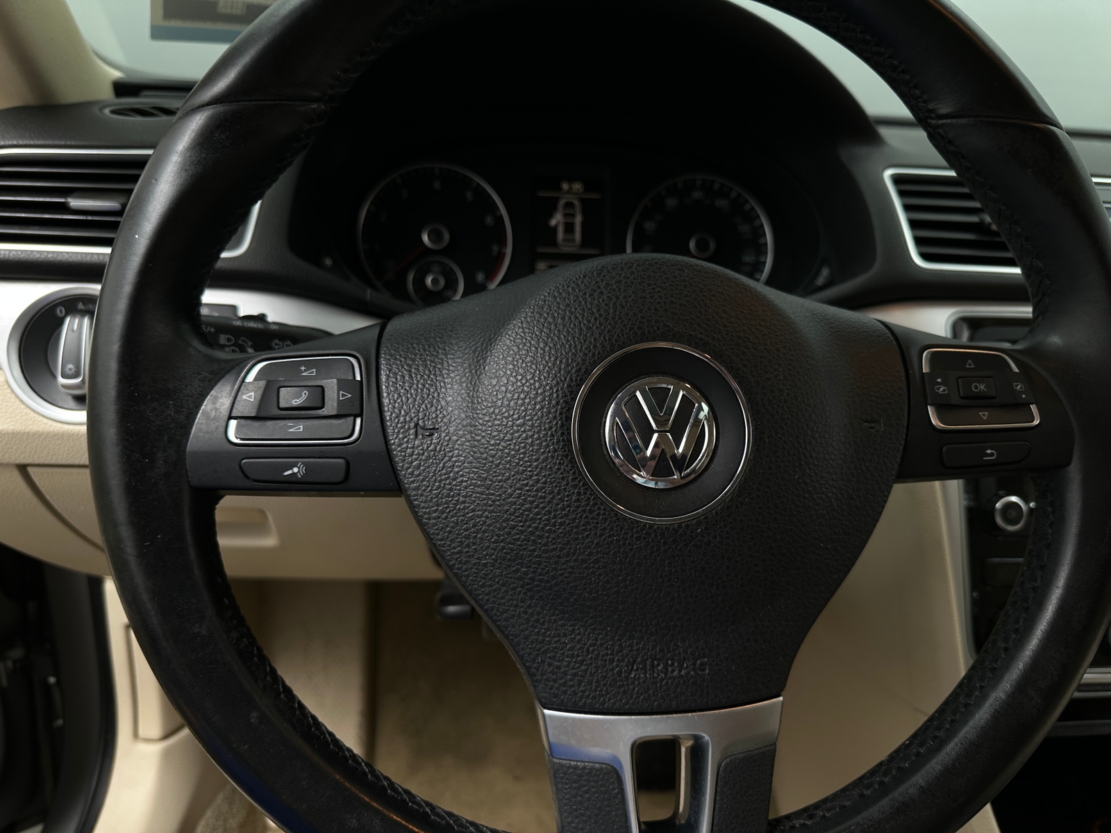 Thumbnail: 2012 Volkswagen Passat - 5