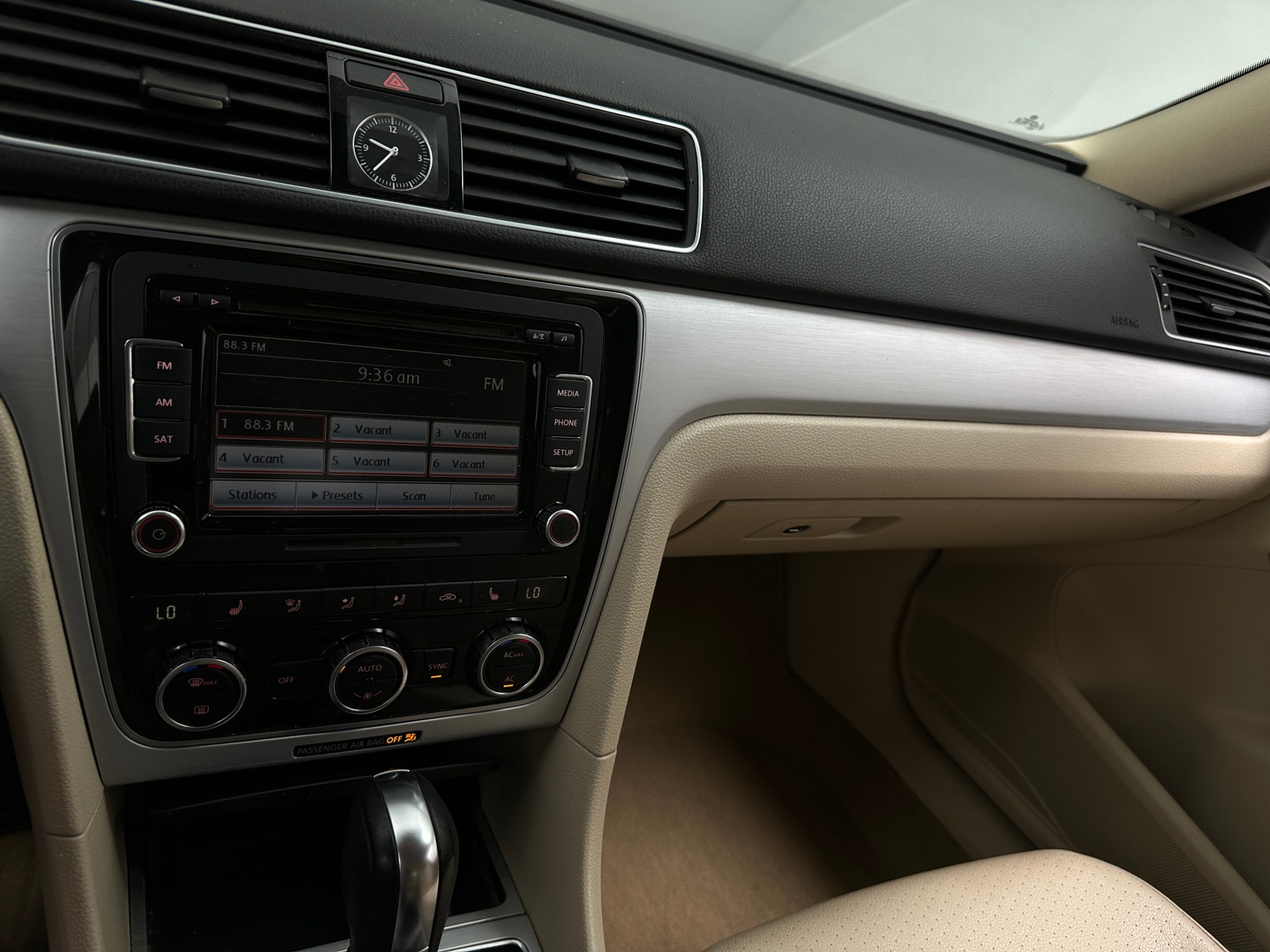 Thumbnail: 2012 Volkswagen Passat - 4