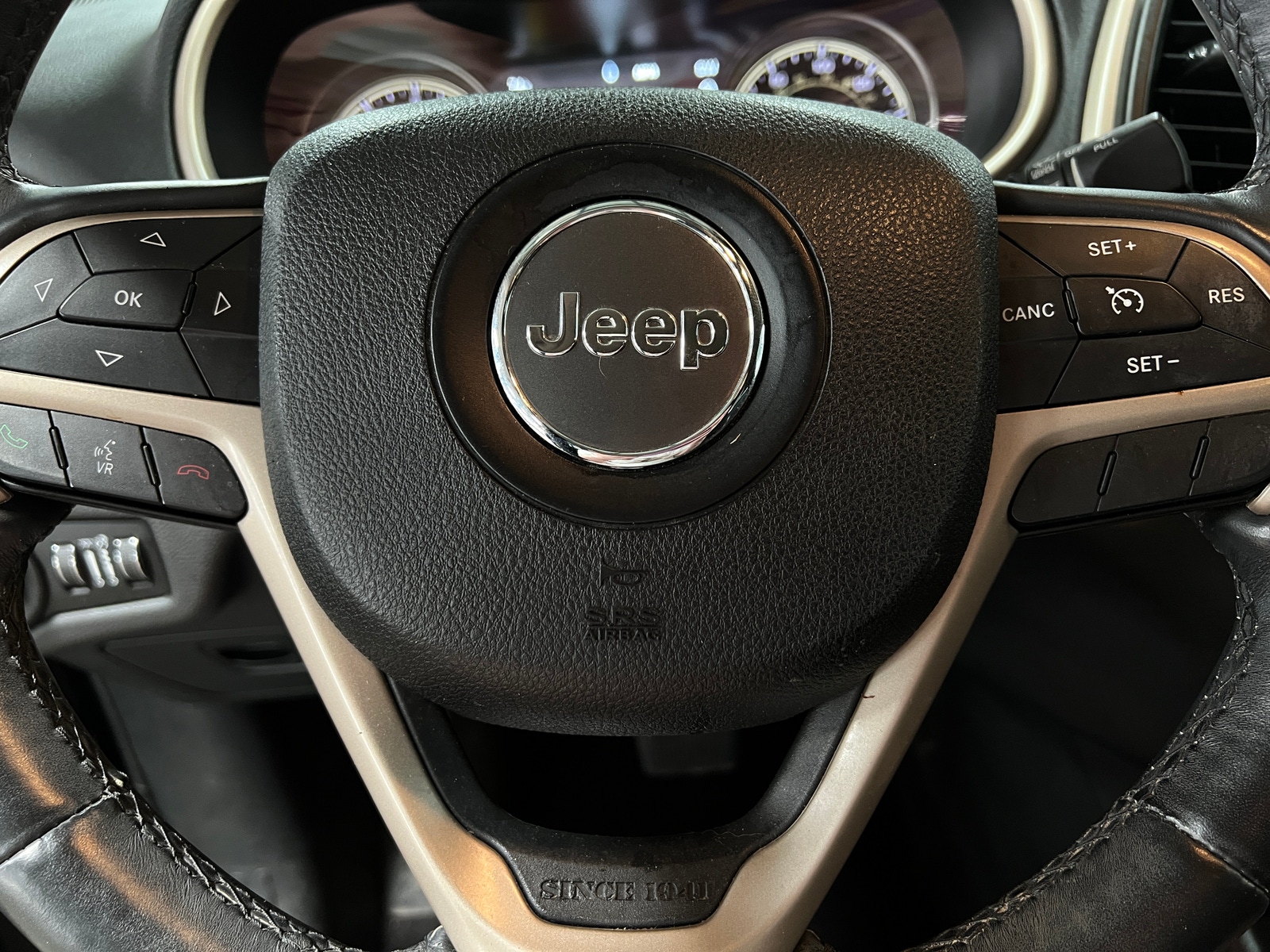 Thumbnail: 2017 Jeep Cherokee - 5