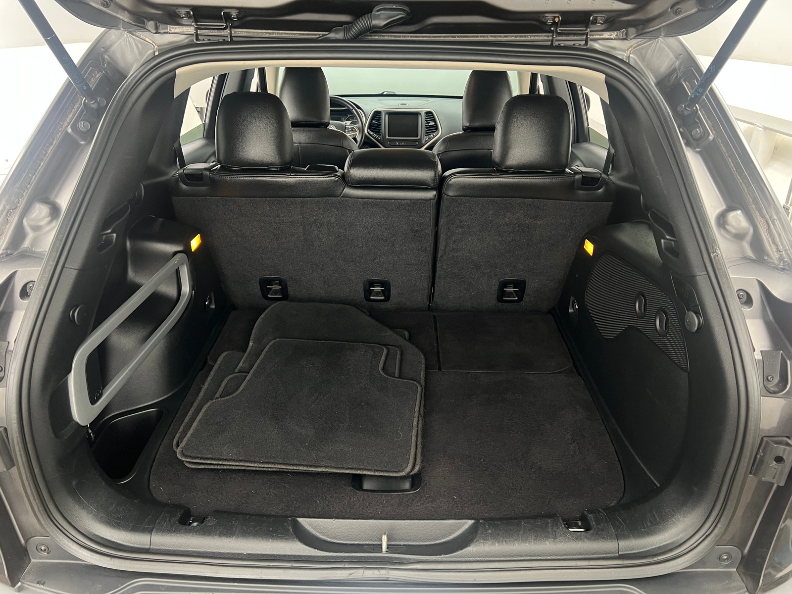 Thumbnail: 2016 Jeep Cherokee - 7