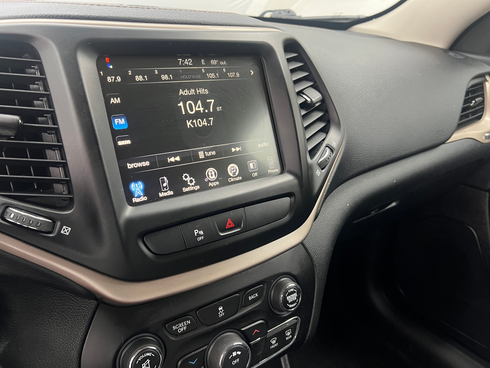 Thumbnail: 2016 Jeep Cherokee - 4