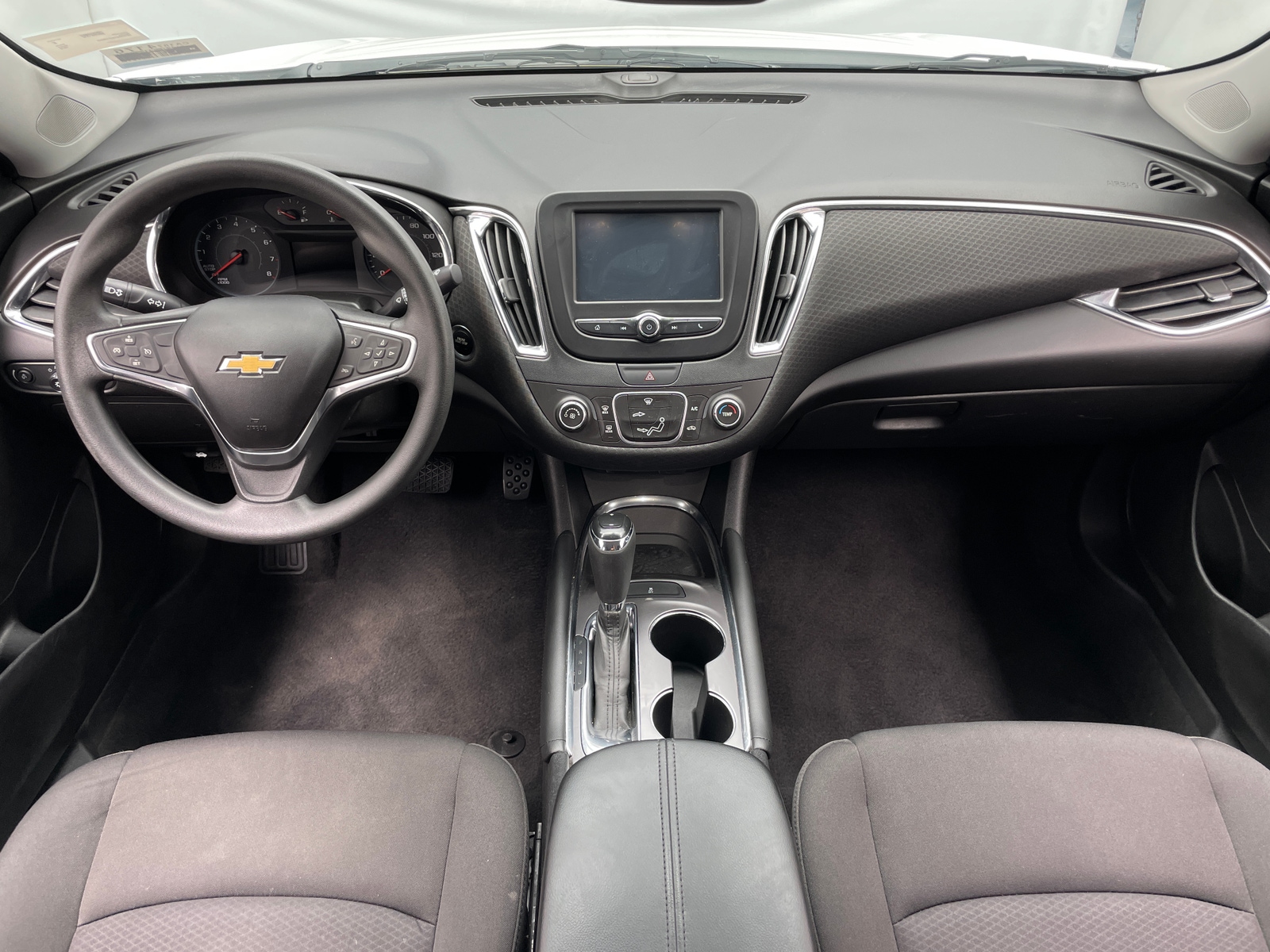Thumbnail: 2018 Chevrolet Malibu - 3