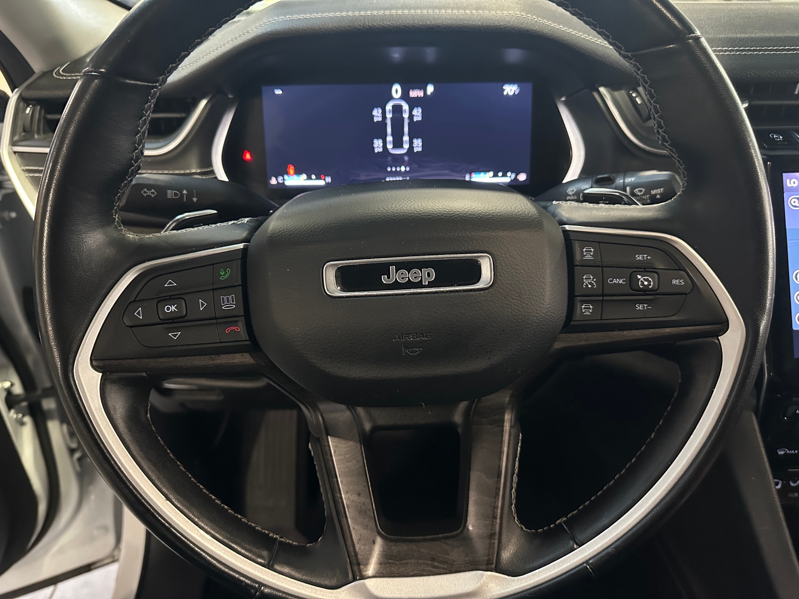 Thumbnail: 2022 Jeep Grand Cherokee L - 4