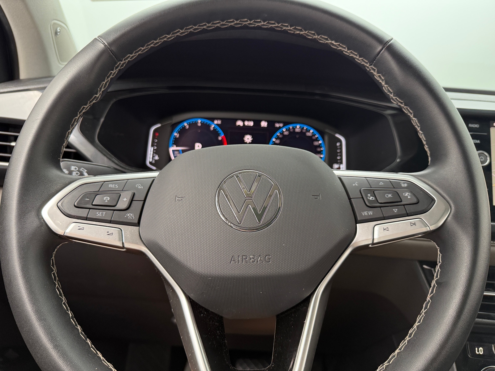 Thumbnail: 2022 Volkswagen Taos - 4