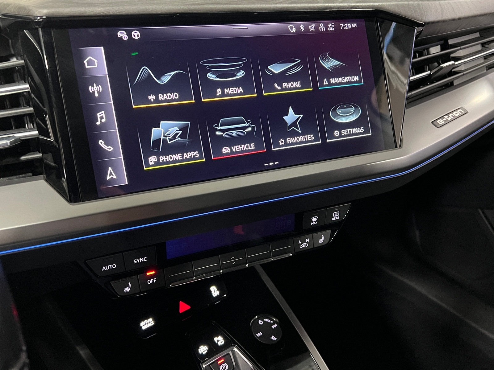 Thumbnail: 2023 Audi Q4 e-tron - 3