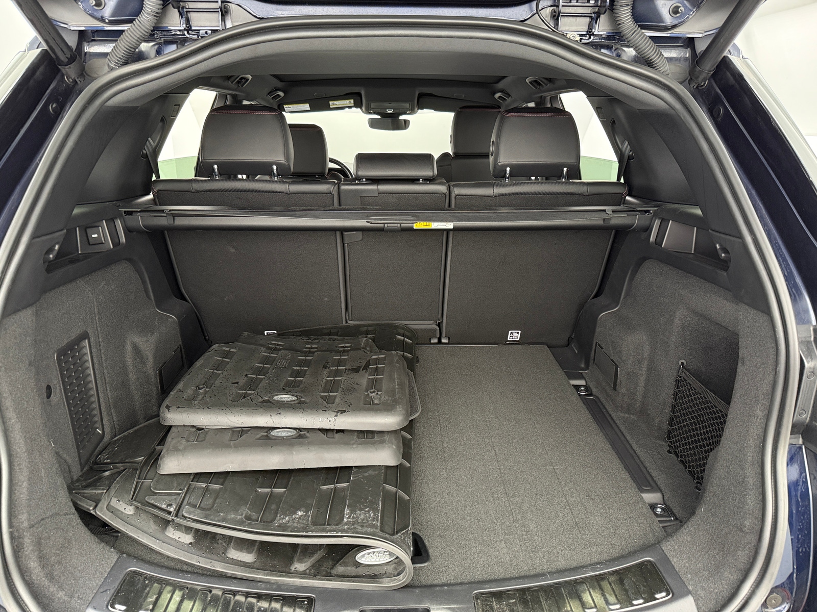 Thumbnail: 2021 Land Rover Discovery Sport - 6