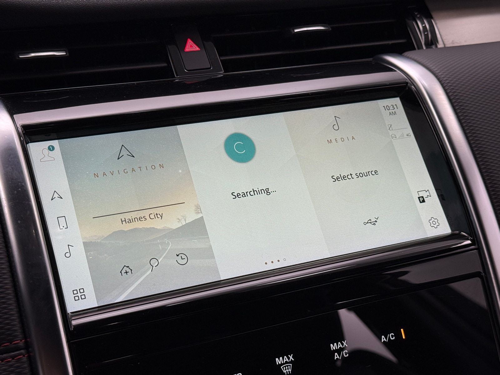 Thumbnail: 2021 Land Rover Discovery Sport - 3