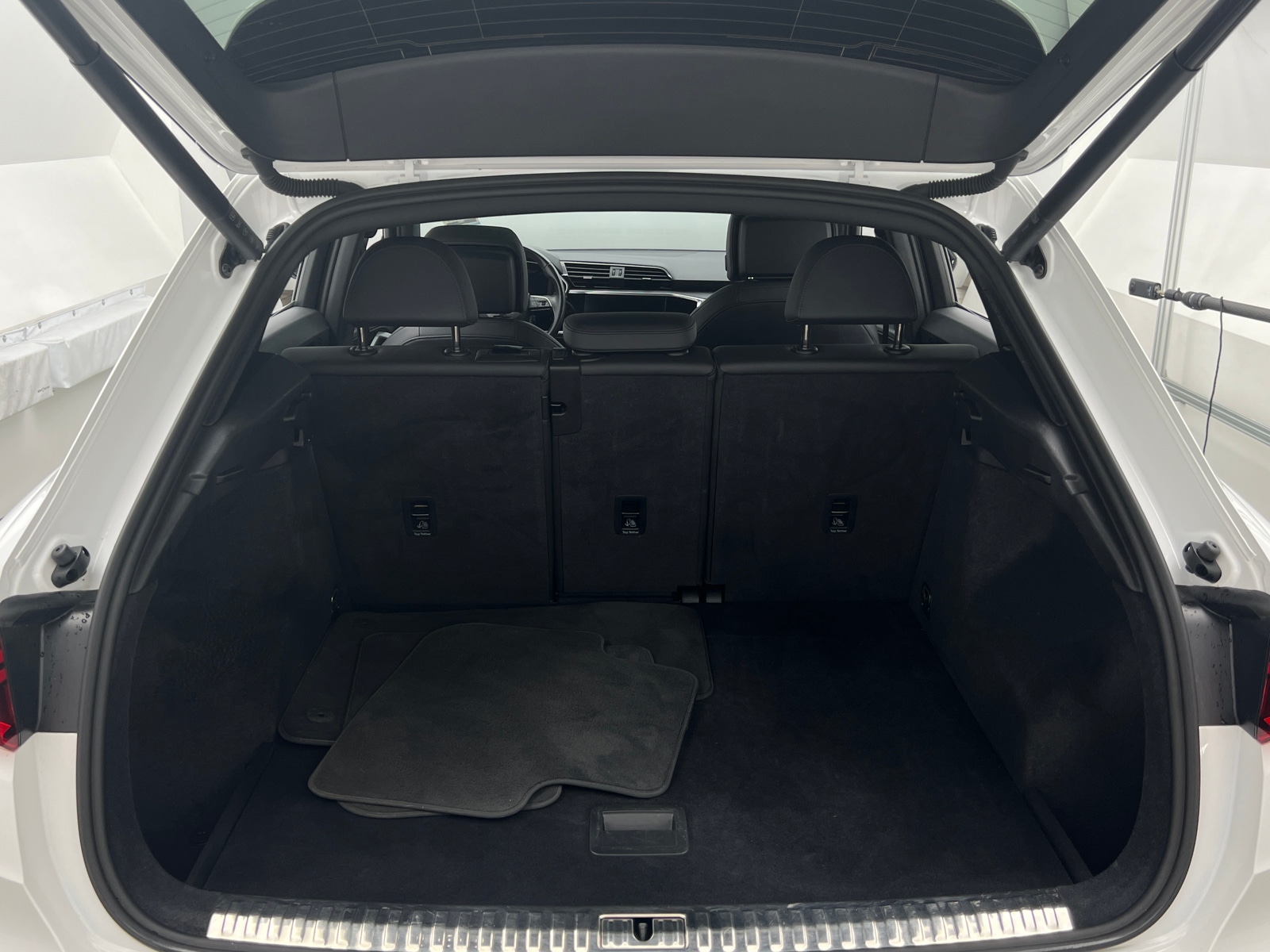 Thumbnail: 2023 Audi Q3 - 6