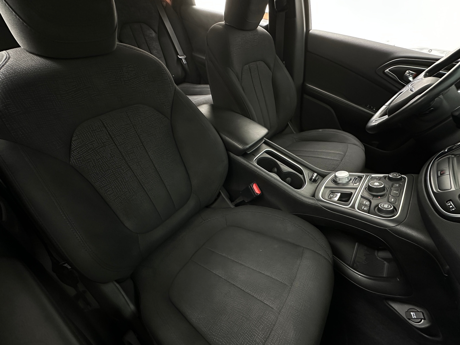 Thumbnail: 2016 Chrysler 200 - 2